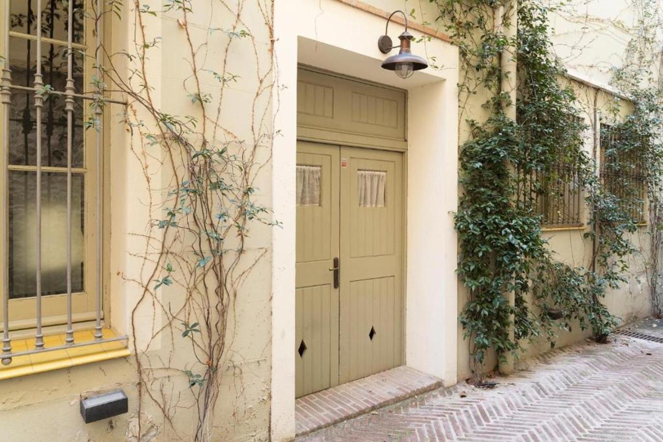 Romantic In Trendy Gracia Barcelona Exterior photo